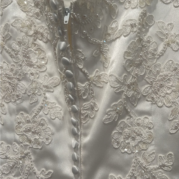Bridal Originals Wedding Gown Size 20 w/Veil and Undergarments. Never worn. - Picture 6 of 14